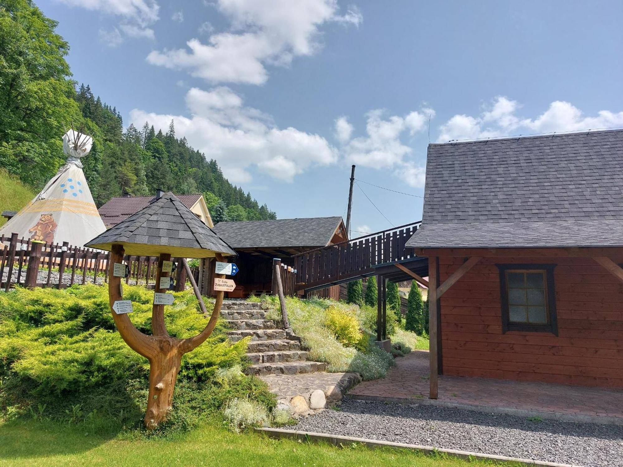 Chatka Pod Jaskynou Maluzina Exterior photo